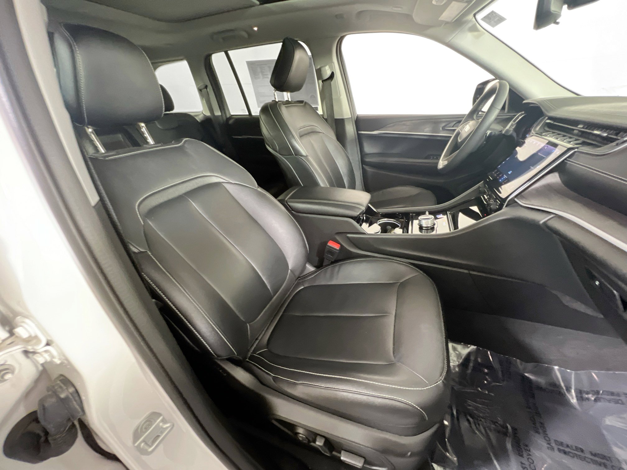 Used 2023 Jeep Grand Cherokee Limited image 28