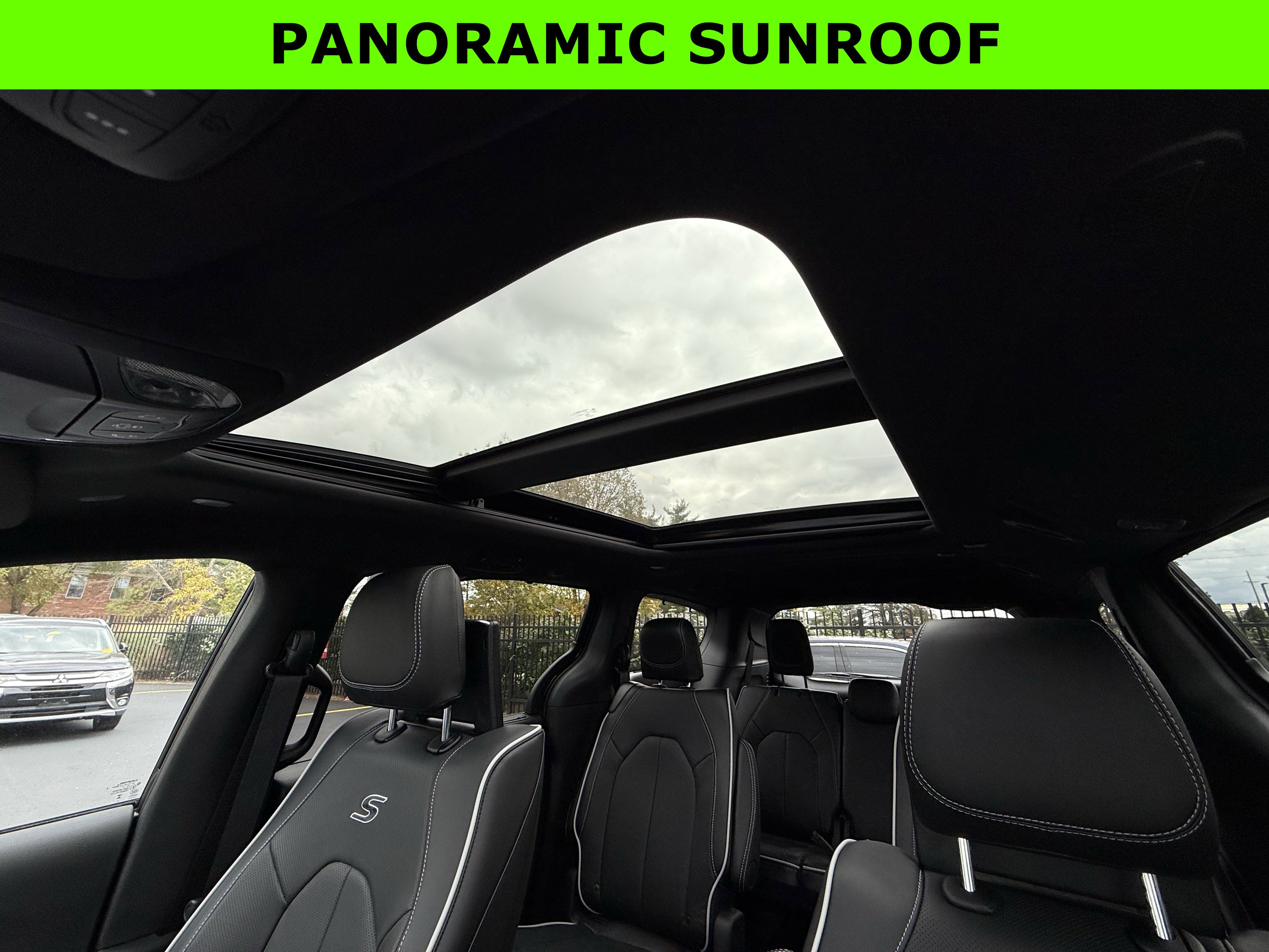 New 2026 Chrysler Pacifica Limited image 33