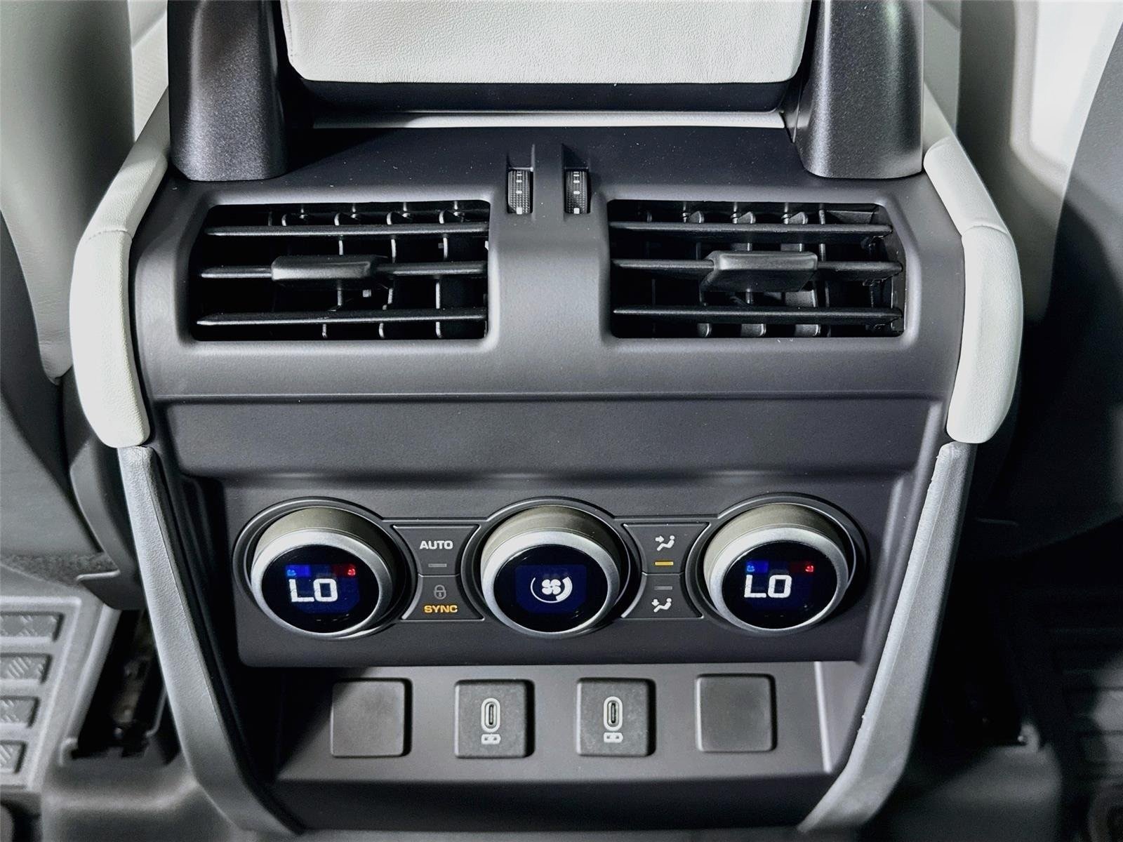 New 2026 Land Rover Defender 110 X-Dynamic SE AWD/4WD image 27