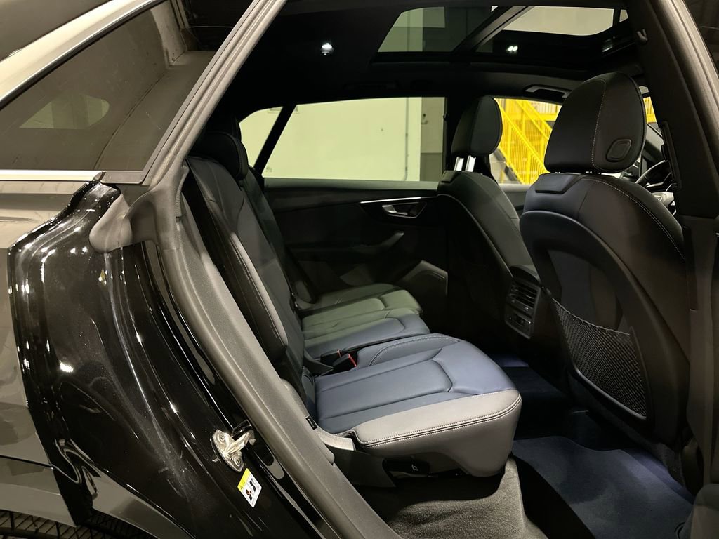 Used 2025 Audi Q8 Premium image 7