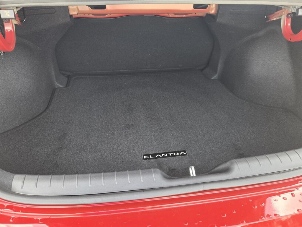 Used 2026 Hyundai Elantra SE FWD image 14
