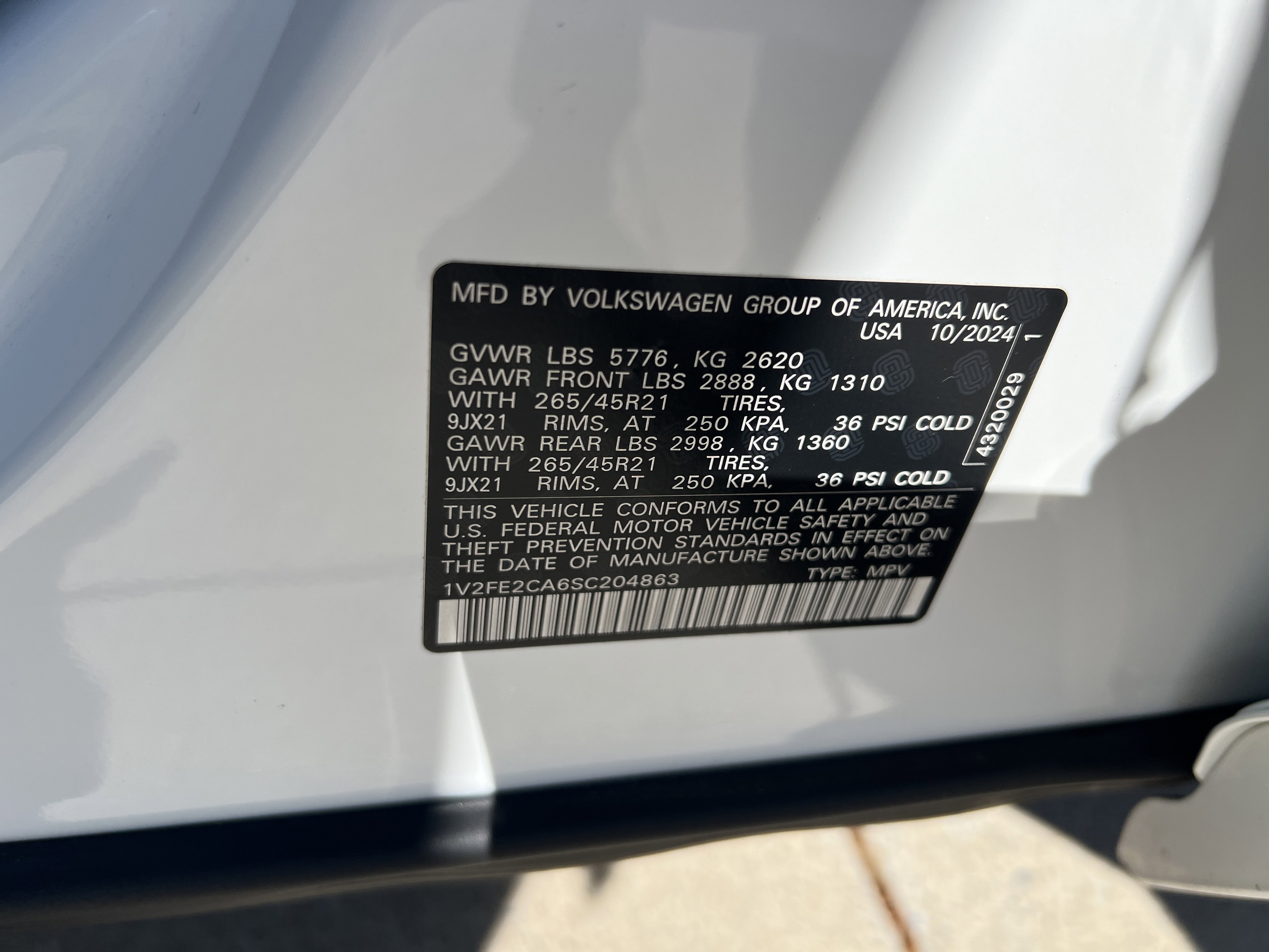 Used 2025 Volkswagen Atlas Cross Sport SEL Premium R-Line image 33