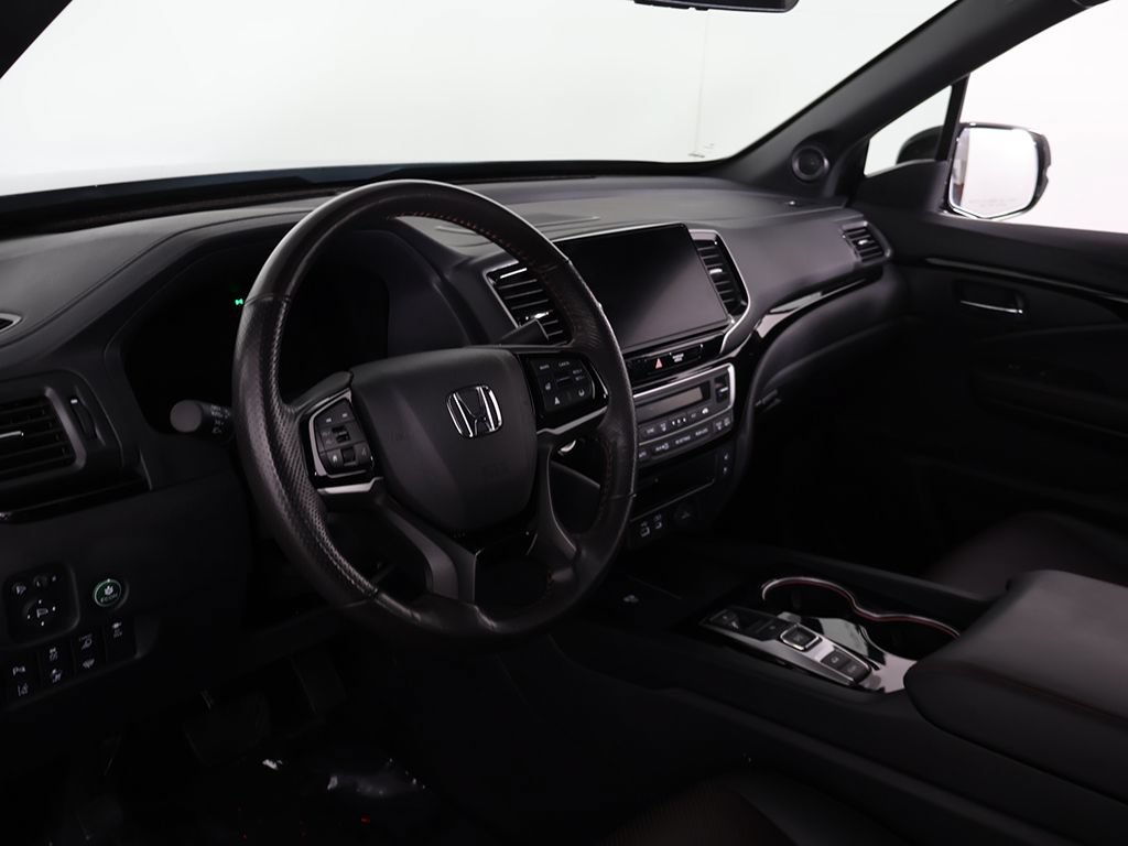 Certified 2025 Honda Ridgeline Black Edition image 28