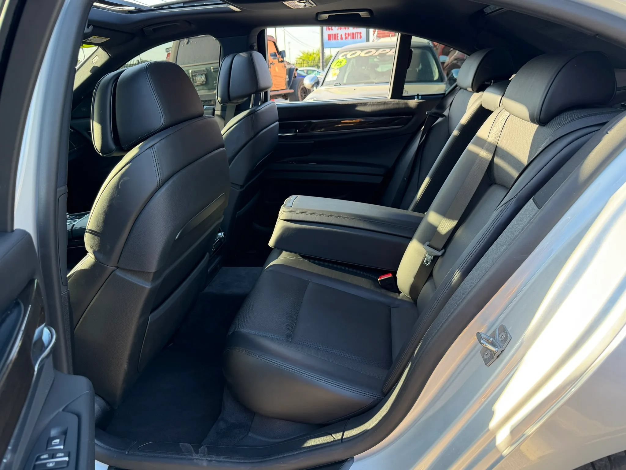 Used 2011 BMW 750i RWD image 15