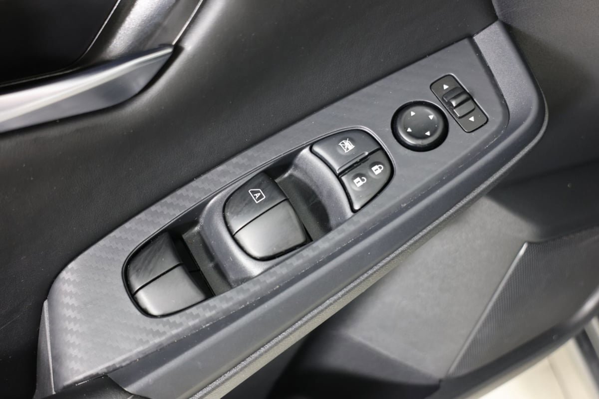 Used 2025 Nissan Sentra SV FWD image 19