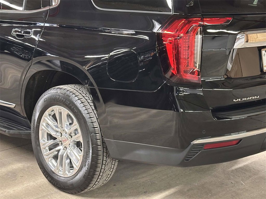 Used 2024 GMC Yukon SLT w/ SLT Luxury Package image 10
