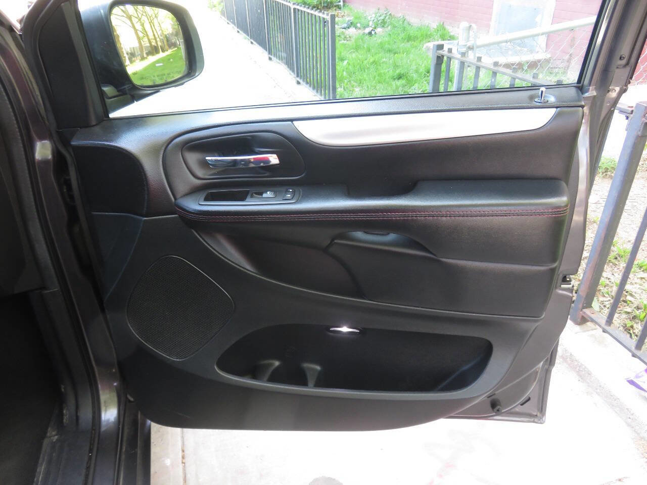 Used 2018 Dodge Grand Caravan GT FWD image 30