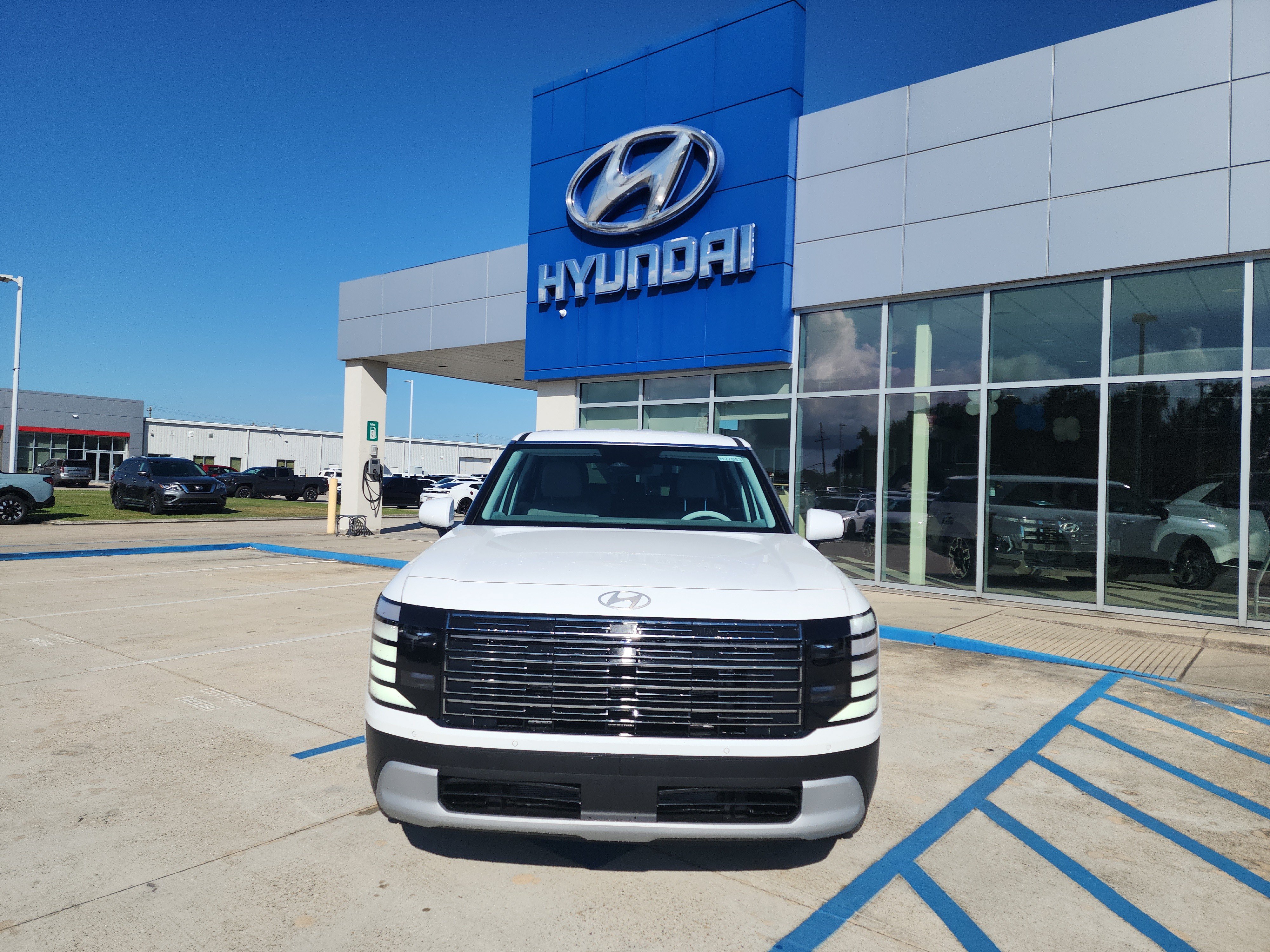 New 2027 Hyundai Palisade SE FWD image 2