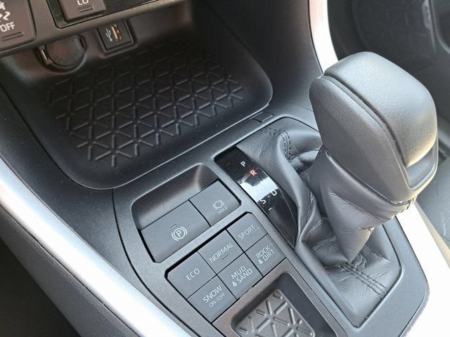 Used 2025 Toyota RAV4 XLE w/ Weather Package AWD/4WD image 19