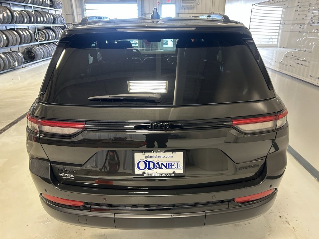 Used 2023 Jeep Grand Cherokee Limited w/ Black Appearance Package image 27