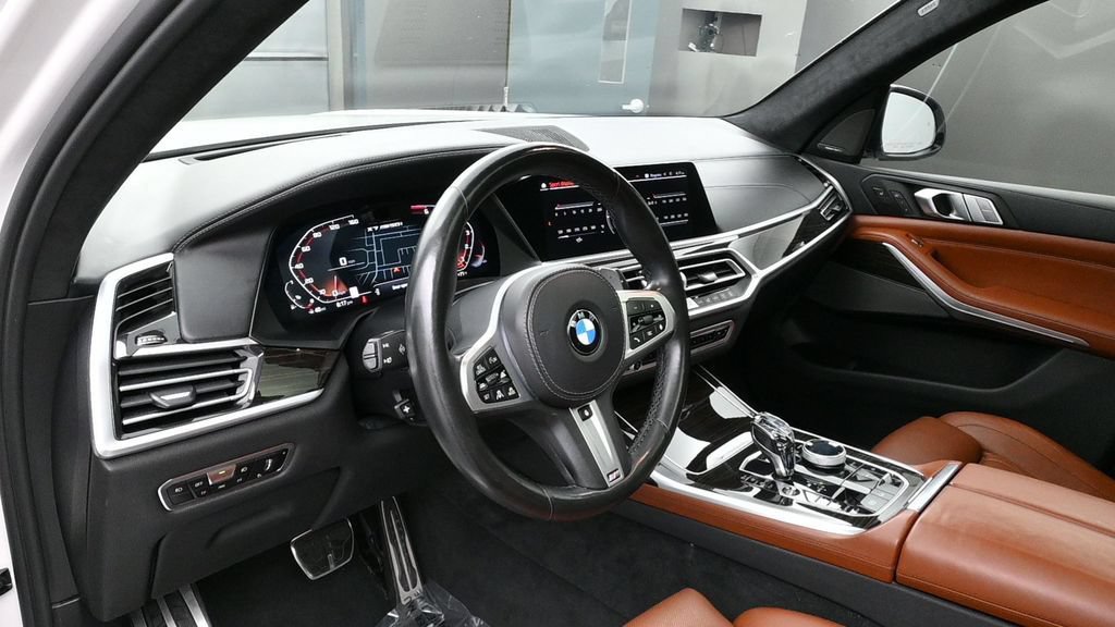 Used 2021 BMW X7 M50i w/ Dynamic Handling Package AWD/4WD image 24