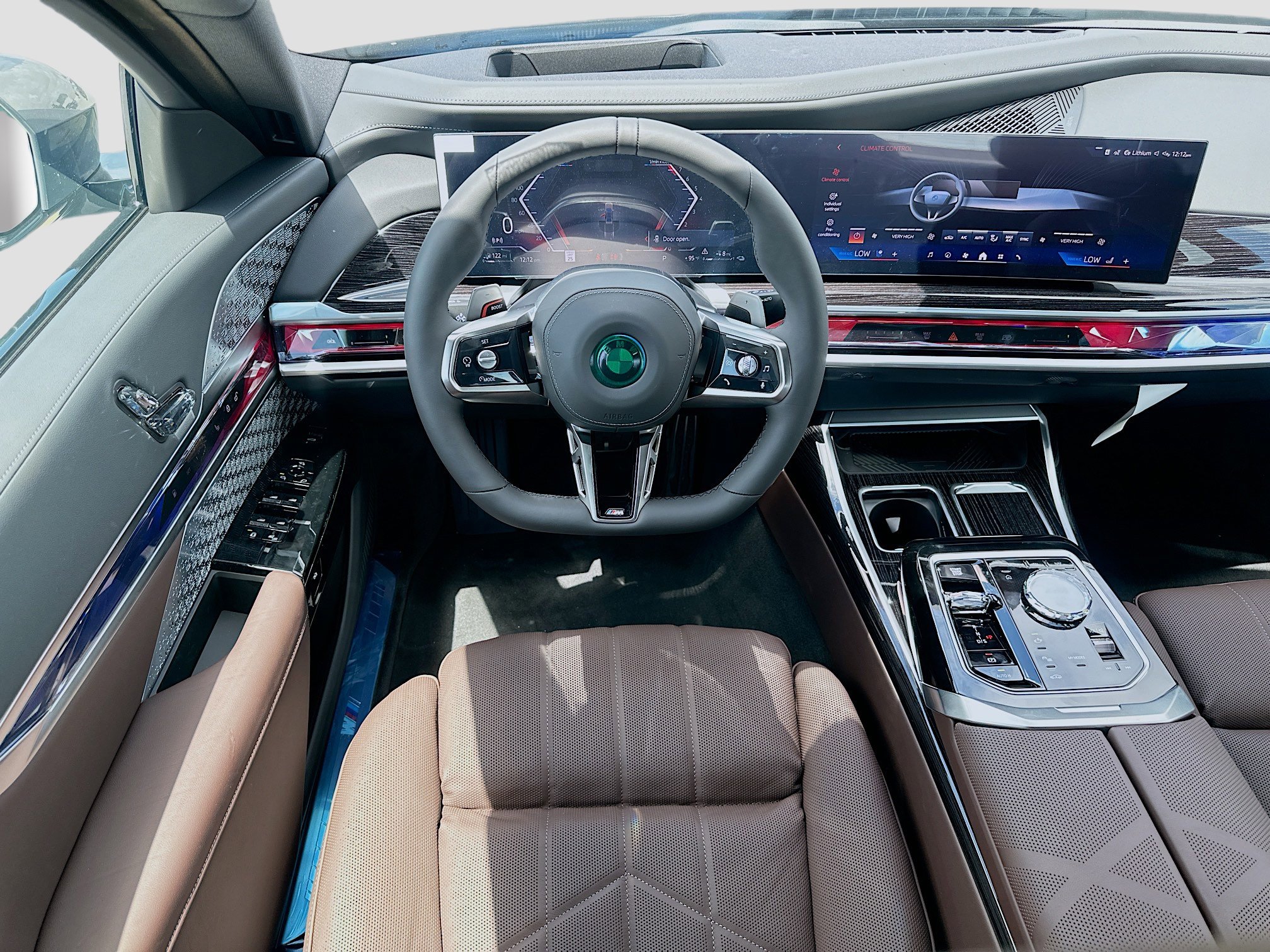 New 2025 BMW 750e xDrive w/ Executive Package image 17
