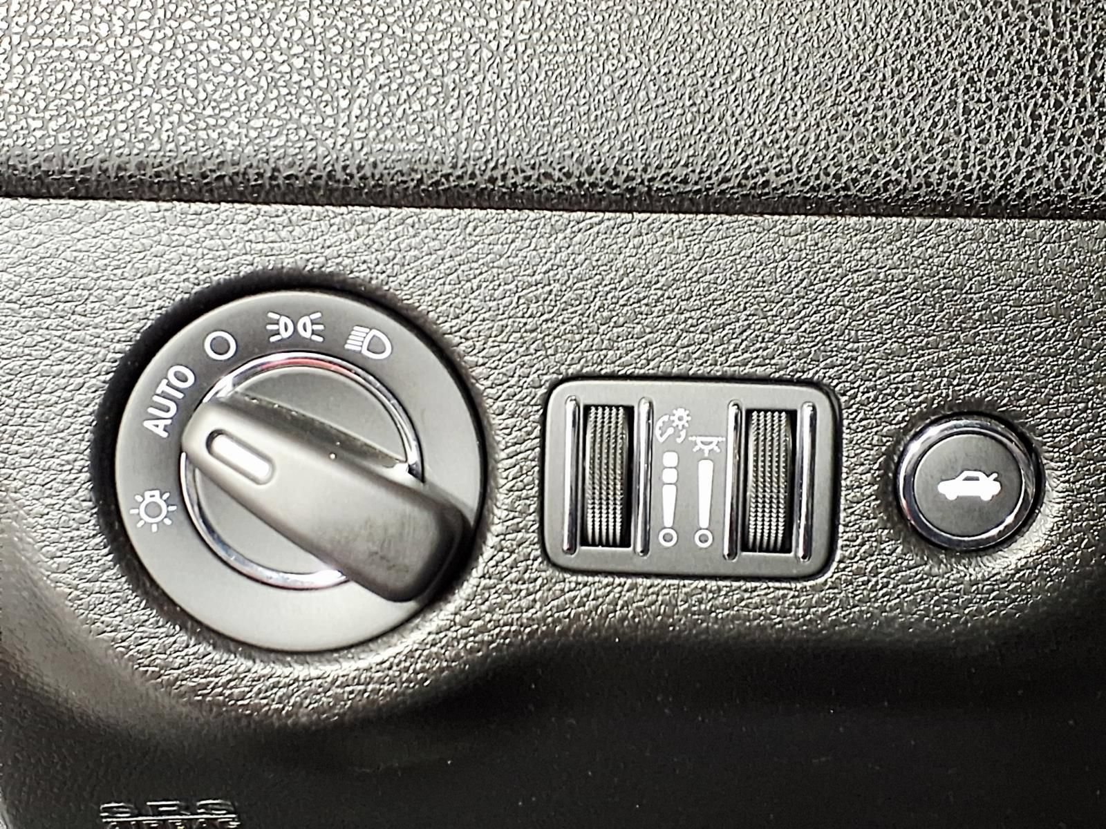 Used 2023 Chrysler 300 Touring RWD image 15