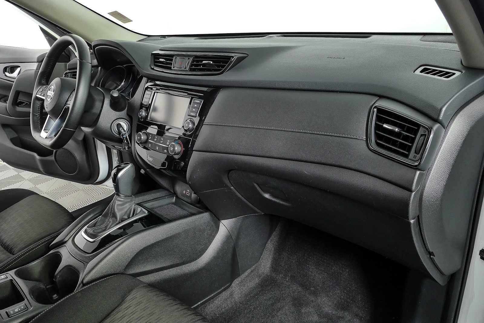 Used 2020 Nissan Rogue S w/ Special Edition Package FWD image 21