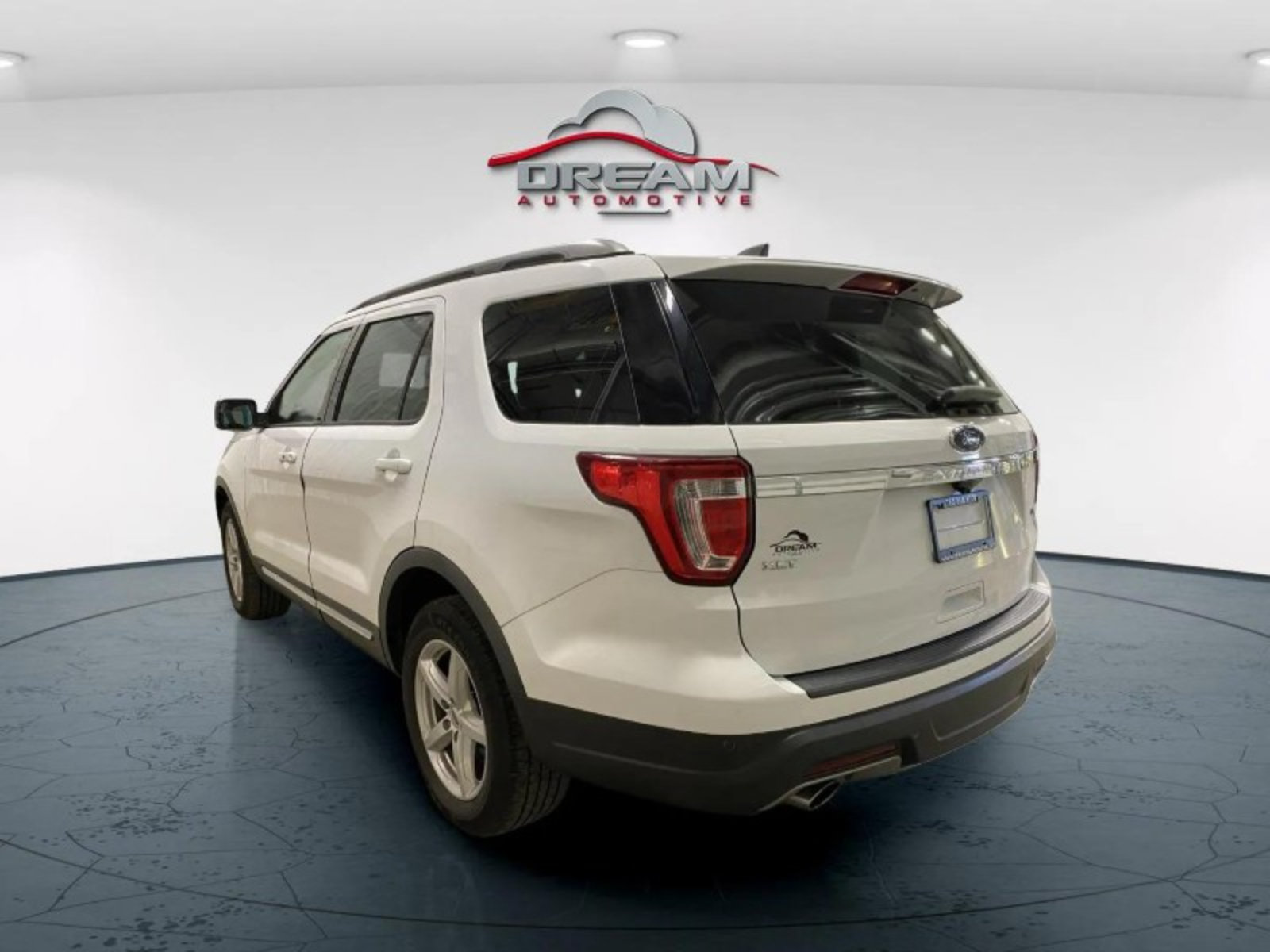 Used 2019 Ford Explorer XLT FWD image 5