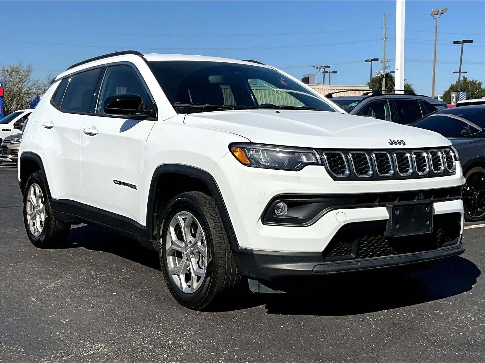 Used 2024 Jeep Compass Latitude AWD/4WD image 3