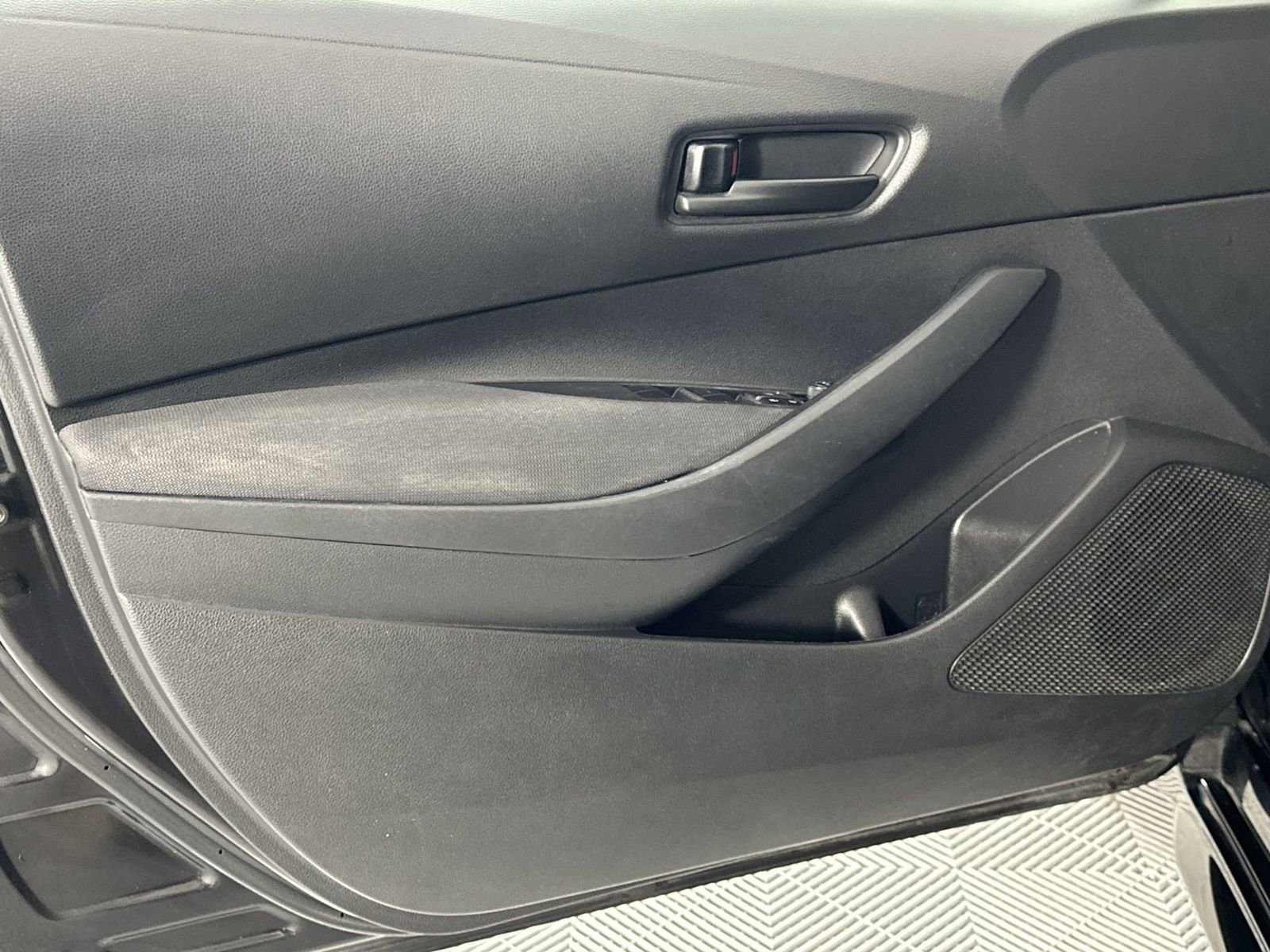 Used 2022 Toyota Corolla LE image 29
