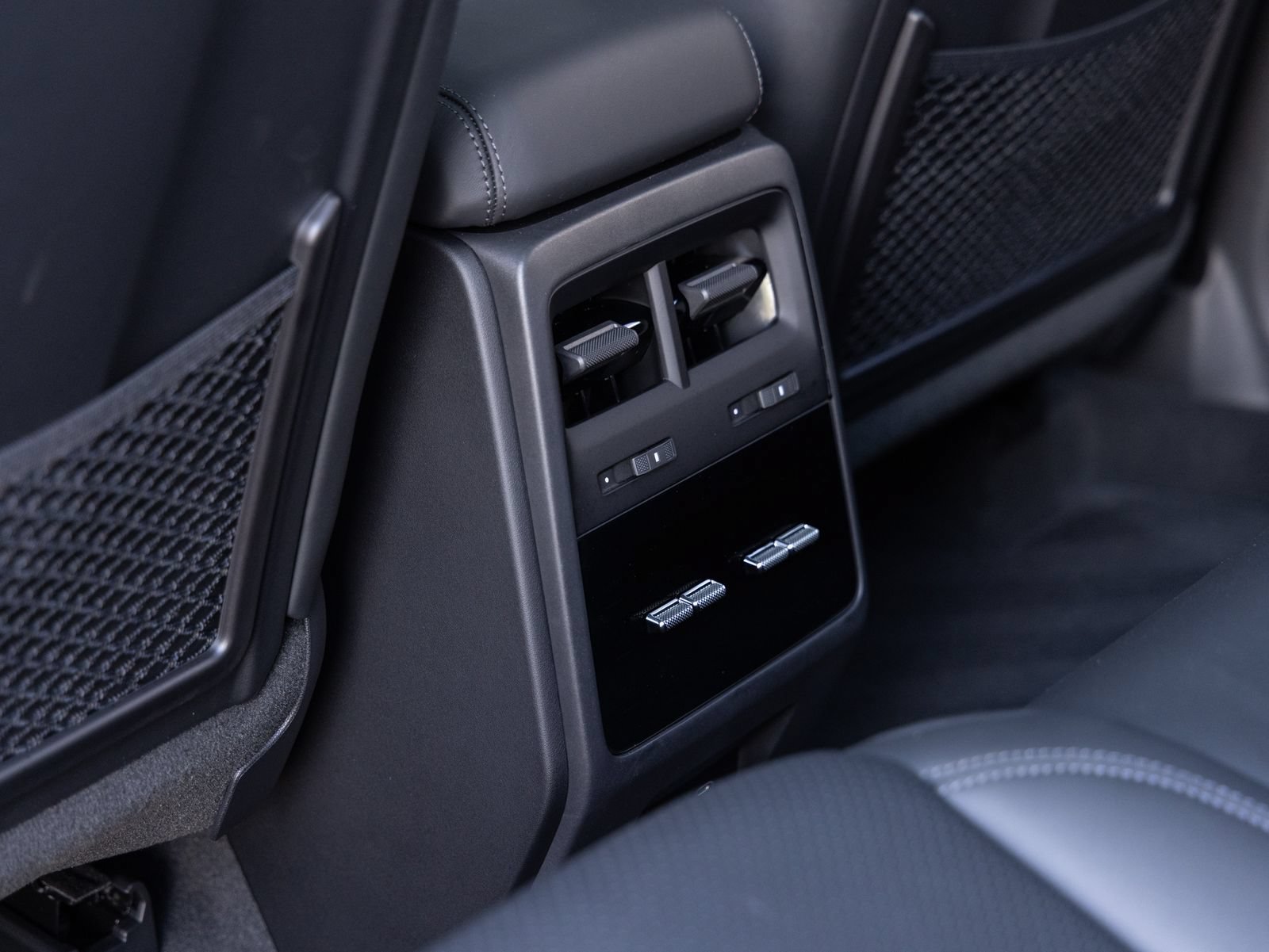 Certified 2026 Porsche Macan 4 Electric AWD/4WD image 28