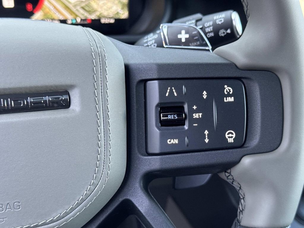 Used 2025 Land Rover Defender 110 image 30