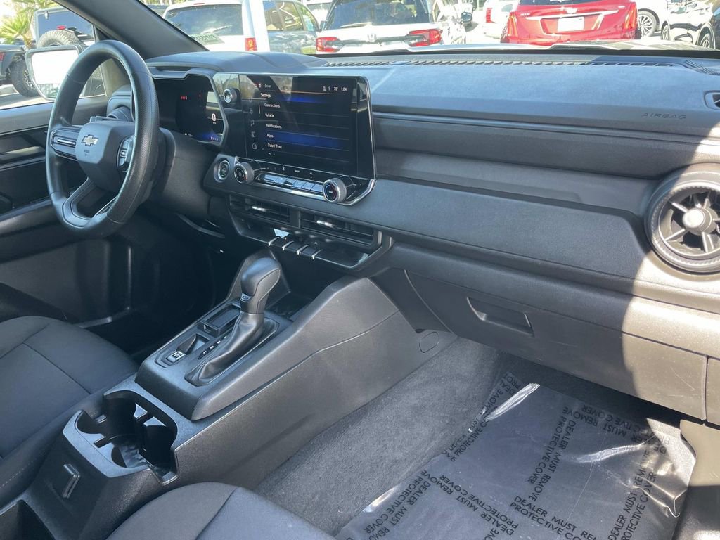 Used 2024 Chevrolet Colorado W/T image 27