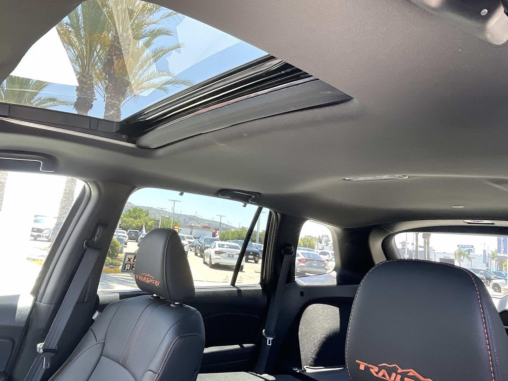 Certified 2025 Honda Passport TrailSport image 2