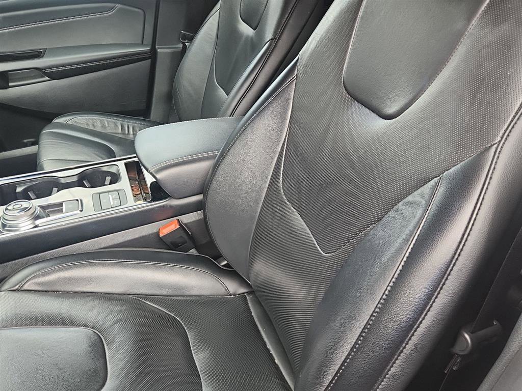 Used 2019 Ford Edge Titanium w/ Equipment Group 301A AWD/4WD image 12