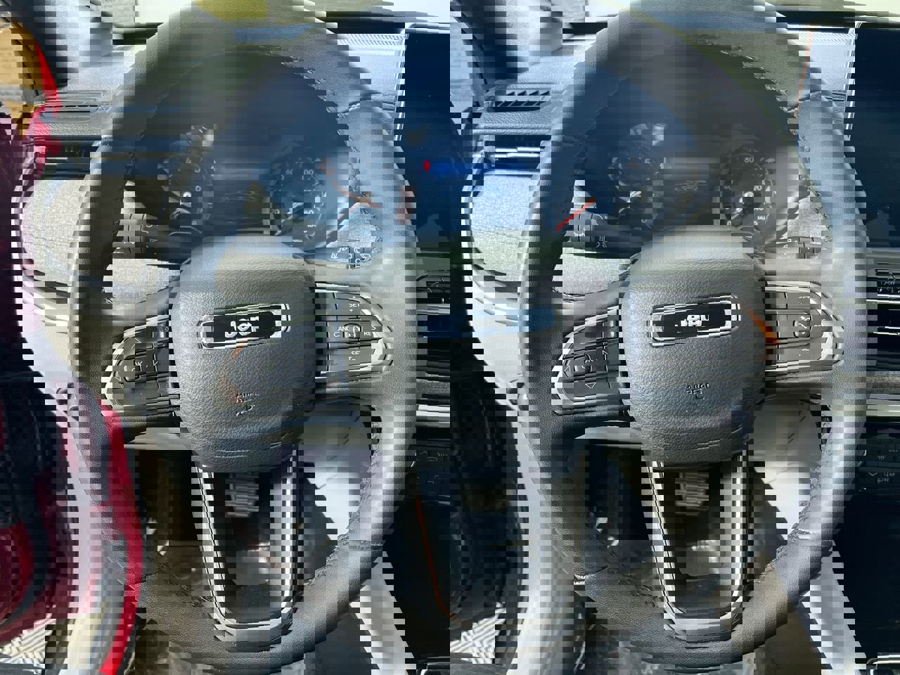 Used 2024 Jeep Compass Latitude image 15