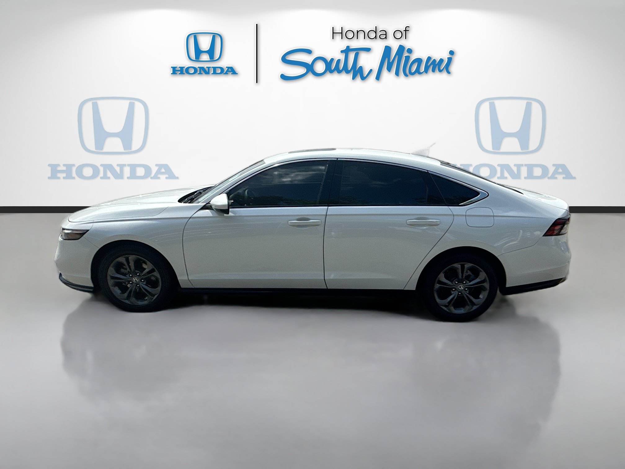 Certified 2024 Honda Accord EX image 4