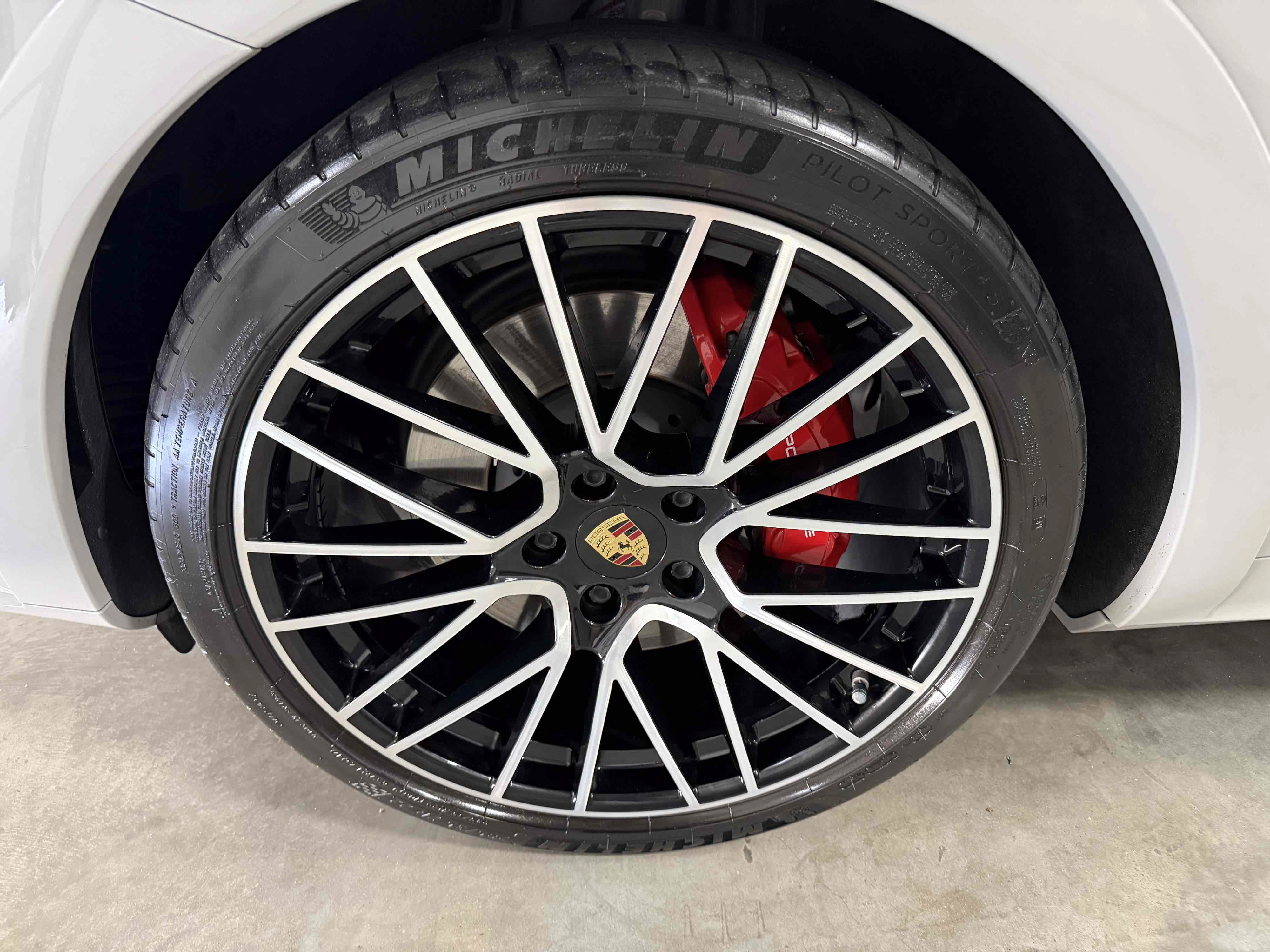 Used 2022 Porsche Cayenne GTS AWD/4WD image 41