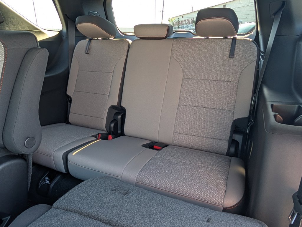 New 2027 Chevrolet Traverse LT w/ Driver Confidence Package FWD image 8