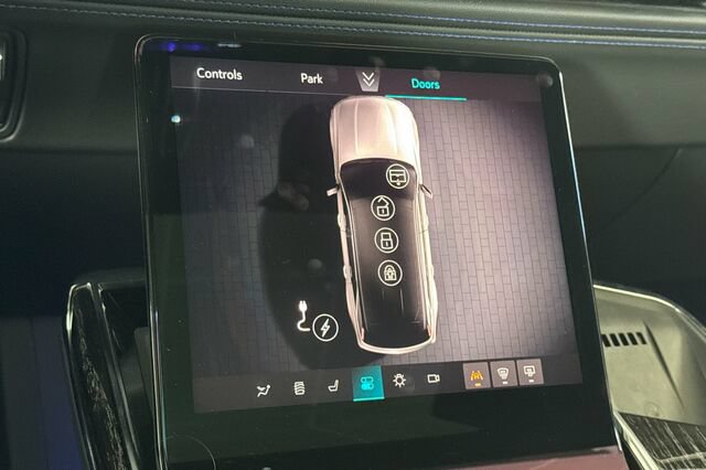 Certified 2025 Cadillac Escalade IQ Sport 1 w/ LPO, ONYX Package AWD/4WD image 23