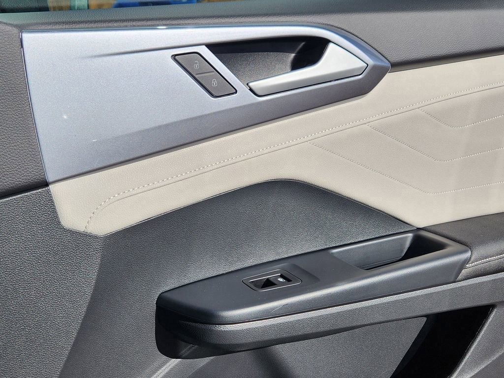 New 2026 Volkswagen Taos SEL image 21