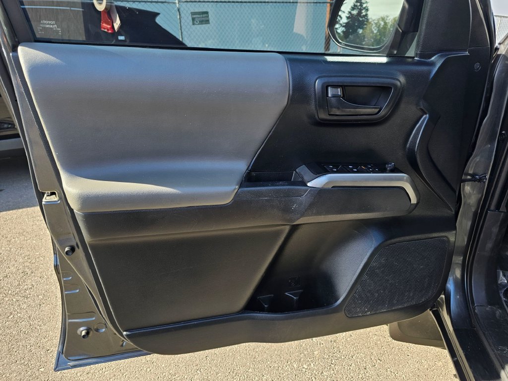 Used 2019 Toyota Tacoma SR5 AWD/4WD image 21