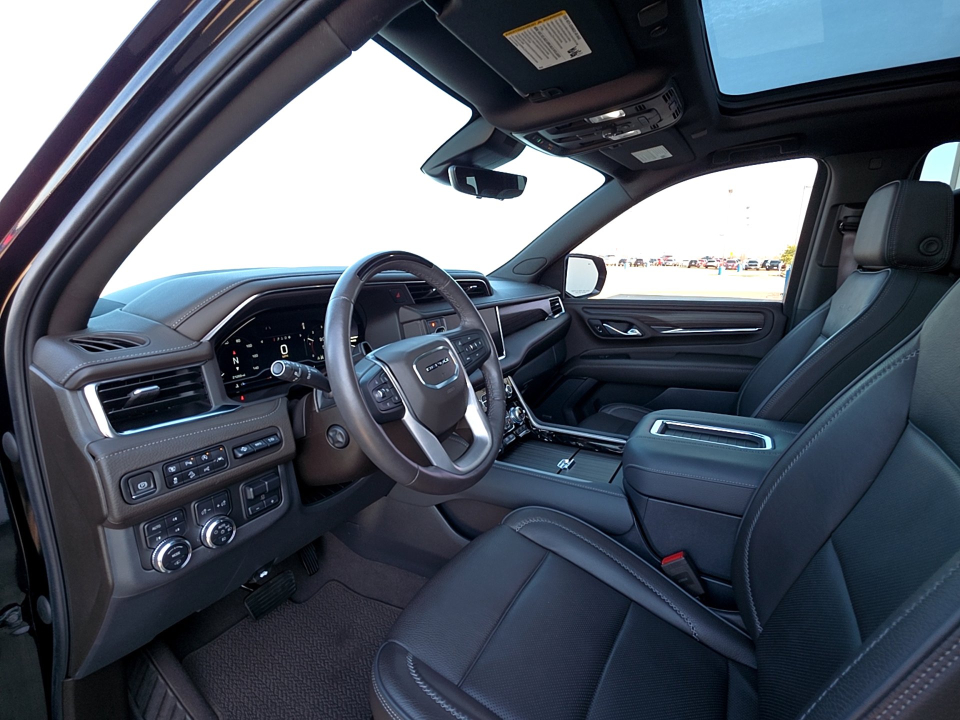 Used 2023 GMC Yukon Denali w/ Denali Reserve Package image 10