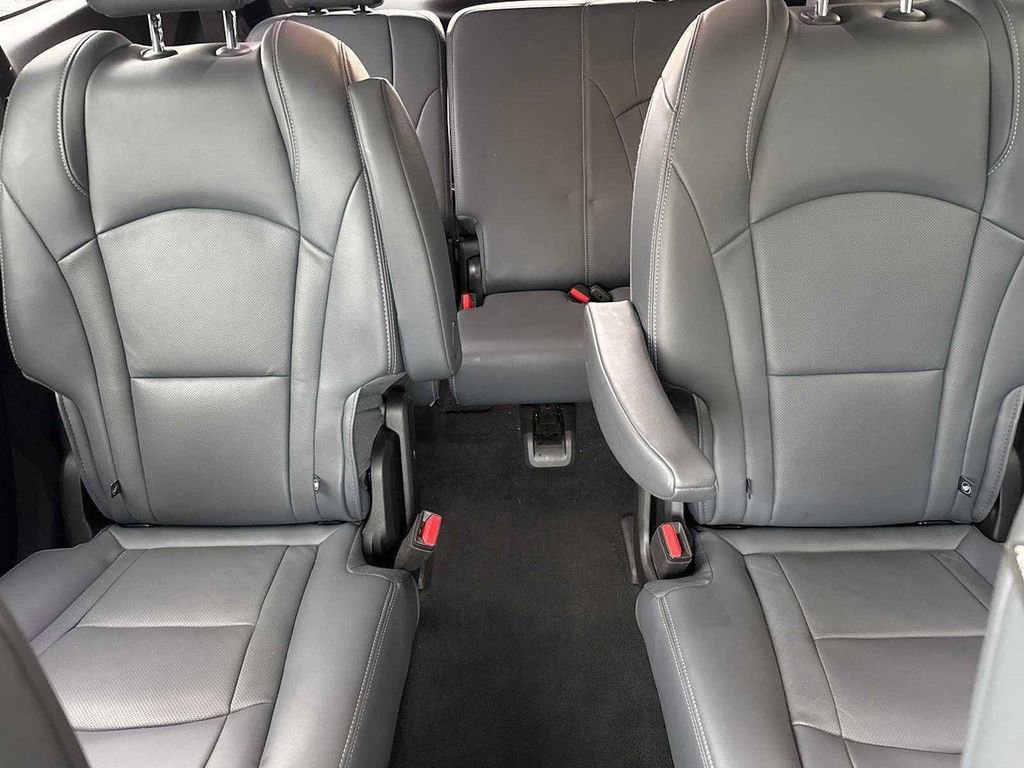 Used 2024 Buick Enclave Premium image 10