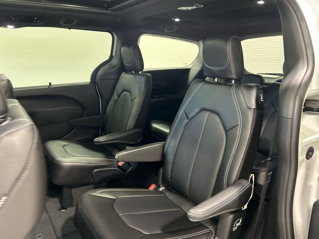 New 2027 Chrysler Pacifica Select FWD image 32