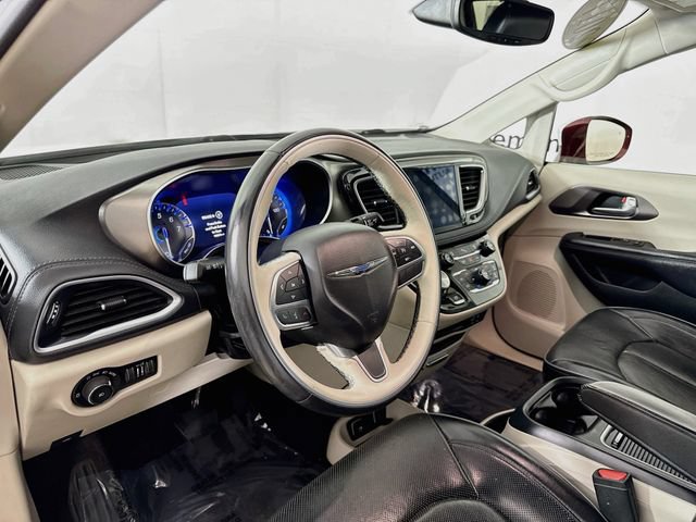 Used 2017 Chrysler Pacifica Limited FWD image 9