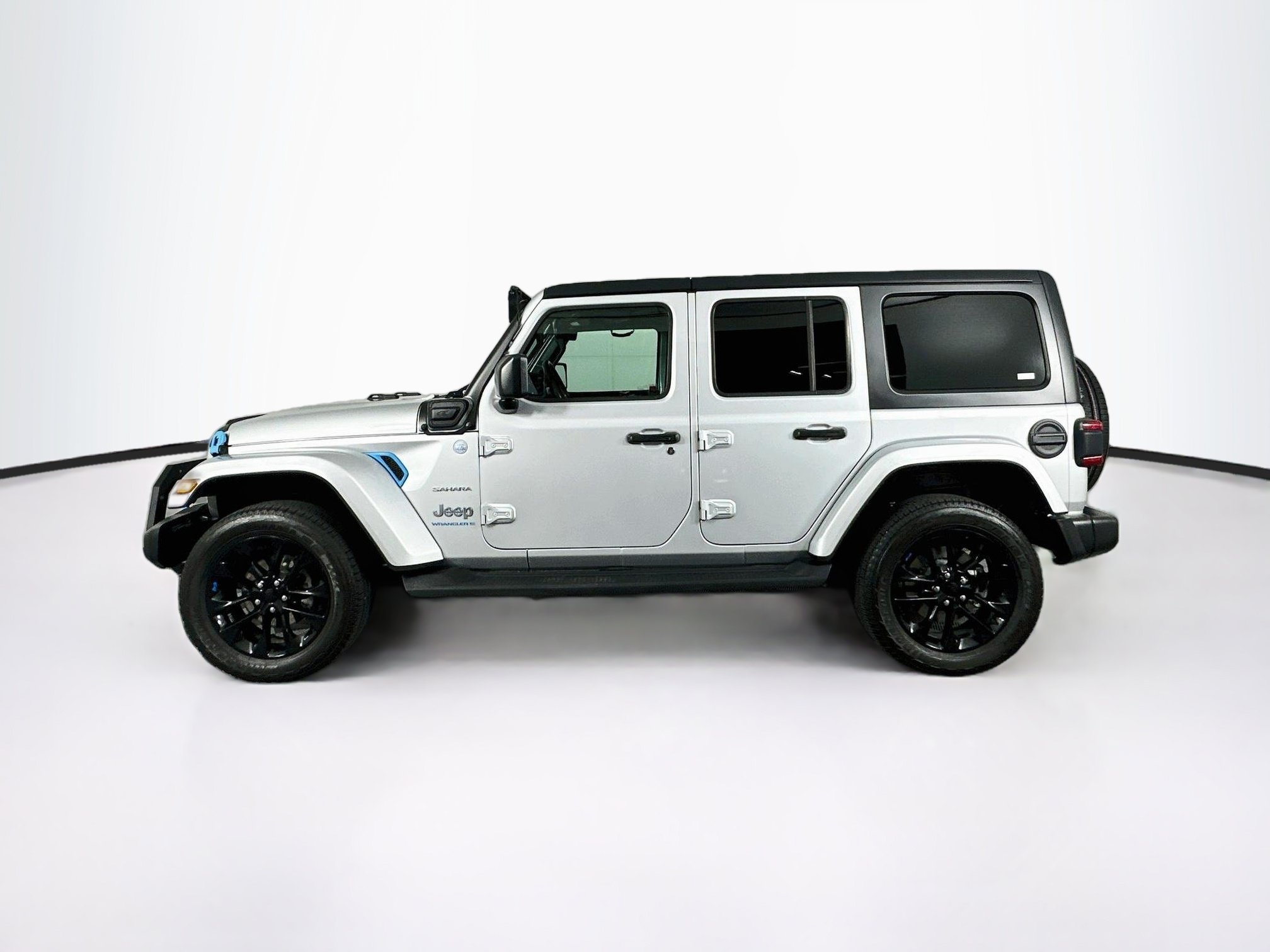 Used 2023 Jeep Wrangler Unlimited Sahara w/ Cold Weather Group AWD/4WD image 4