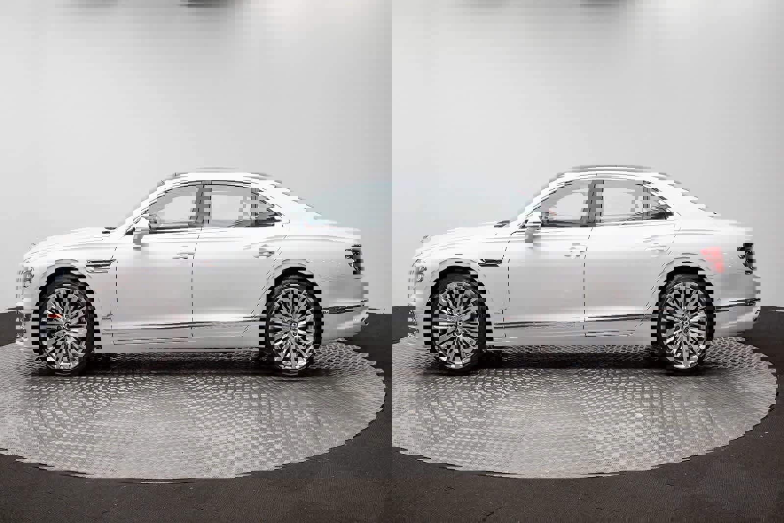 Used 2023 Bentley Flying Spur W12 image 3