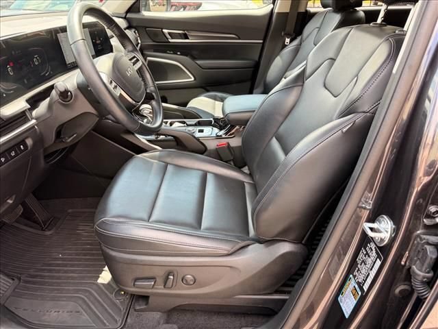 Used 2025 Kia Telluride S FWD image 12