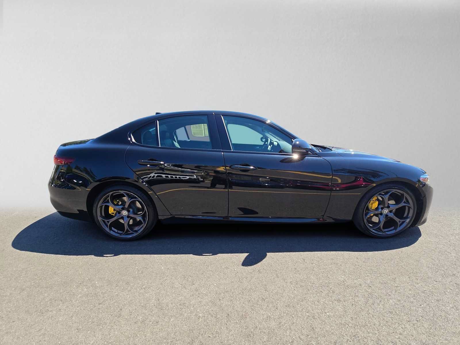 Used 2019 Alfa Romeo Giulia Ti Sport w/ Quick Order Package 22U Sport RWD image 2