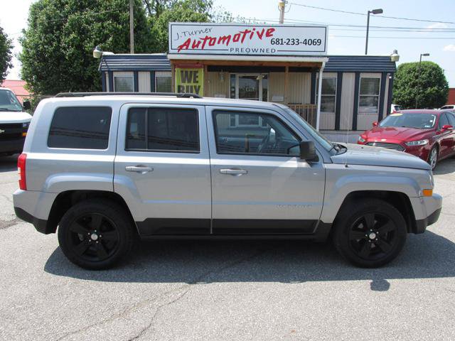 Used 2016 Jeep Patriot Latitude FWD image 3