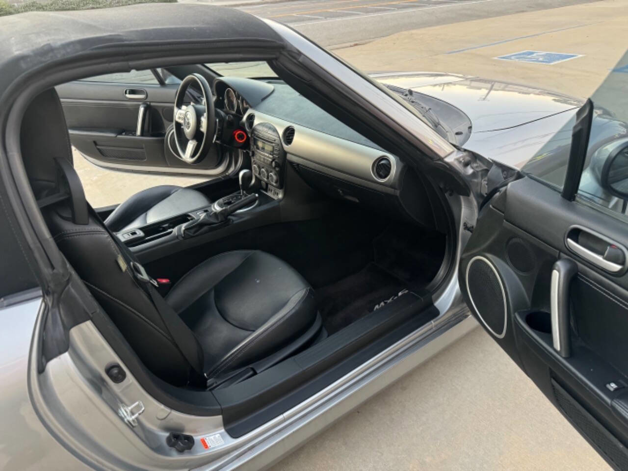 Used 2010 MAZDA MX-5 Miata Grand Touring w/ Premium Pkg image 23