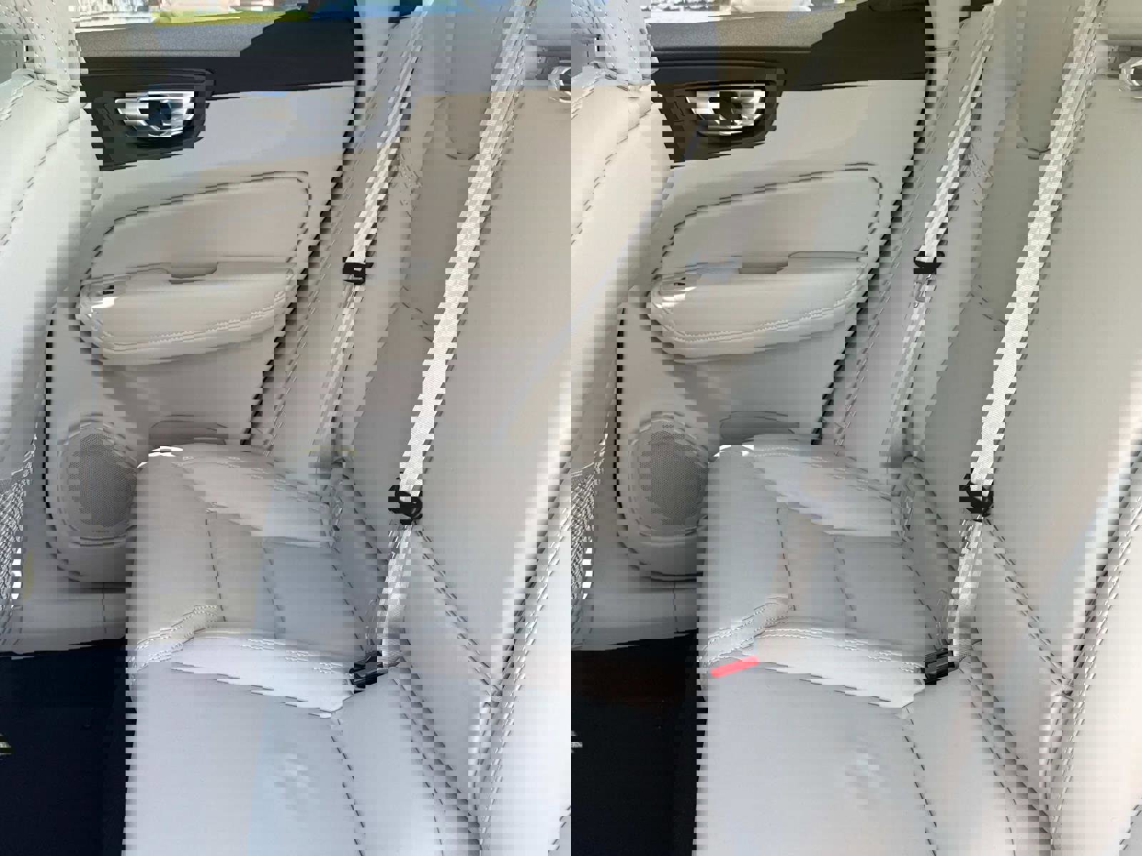 New 2026 Volvo XC60 B5 Ultra w/ Climate Package image 13