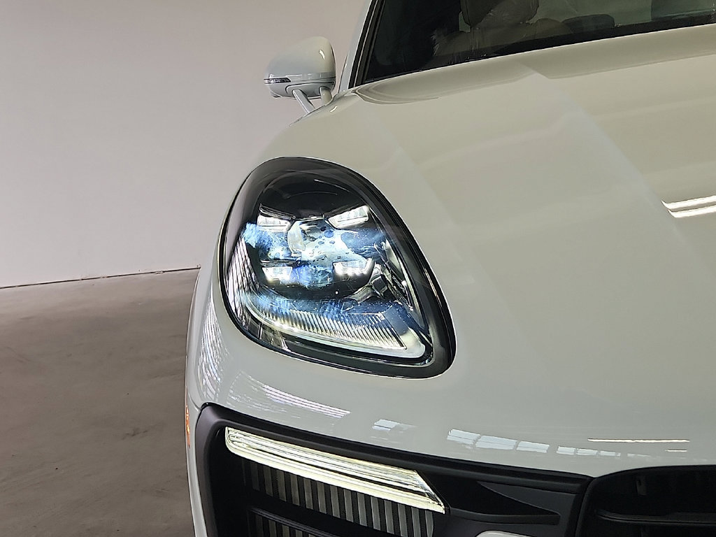New 2026 Porsche Macan S AWD/4WD image 9