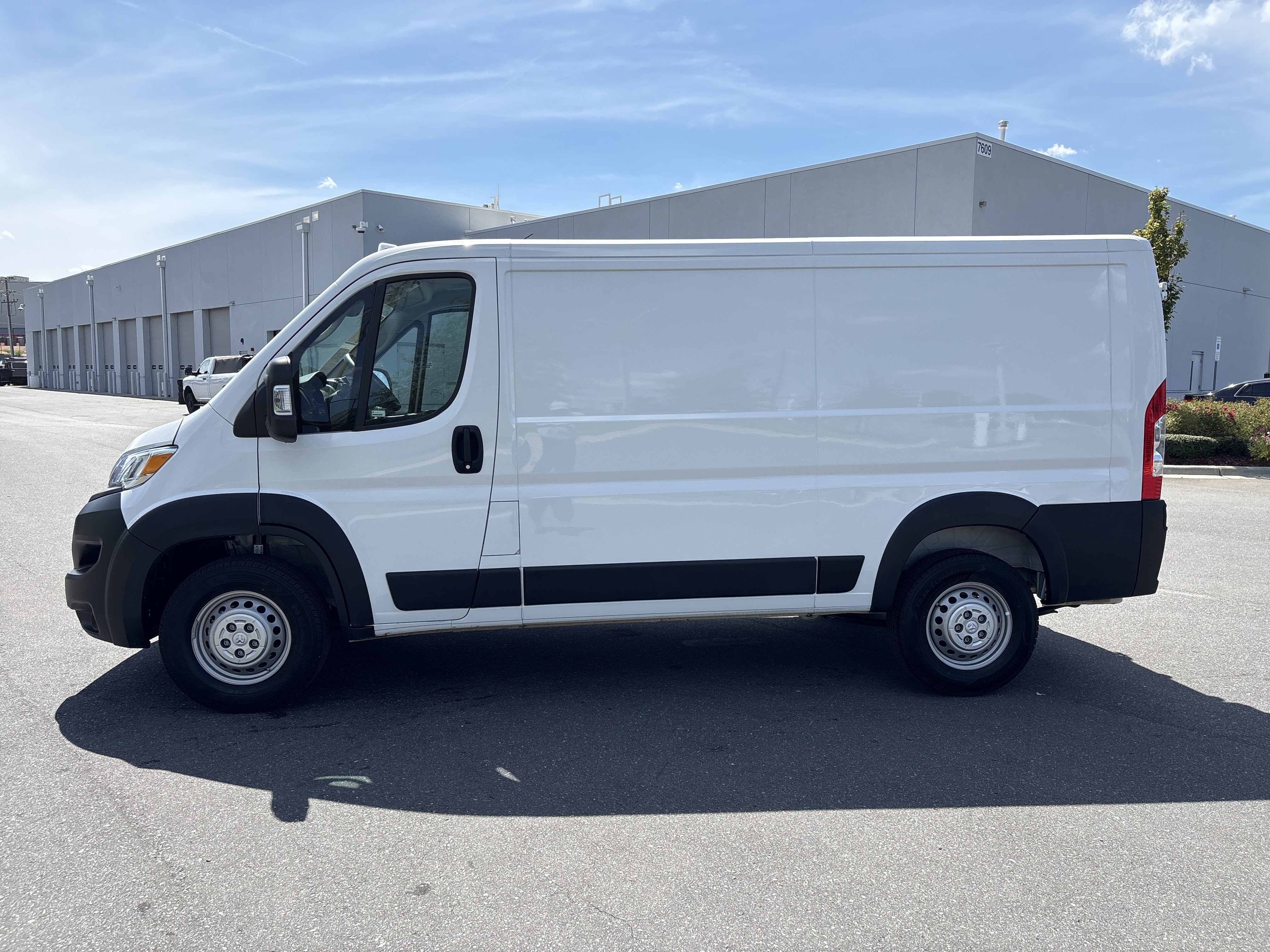 Used 2025 RAM ProMaster 2500 w/ Convenience Group FWD image 6