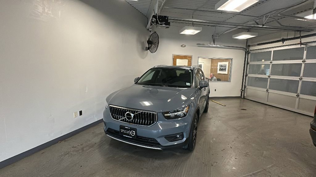 Certified 2022 Volvo XC40 T5 Inscription w/ Climate Package image 1