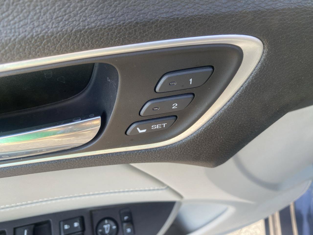 Used 2018 Acura TLX V6 SH-AWD image 13