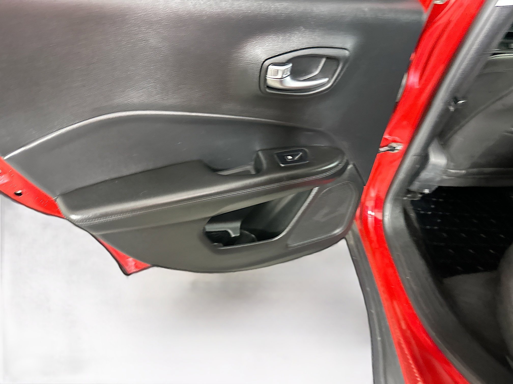 Used 2018 Jeep Compass Altitude image 24