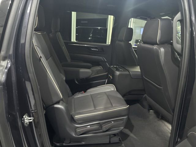 Used 2025 Chevrolet Suburban Premier image 32